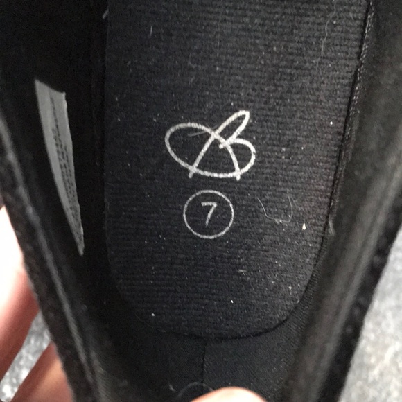 Shoes (idk what brand they are) - Picture 4 of 5